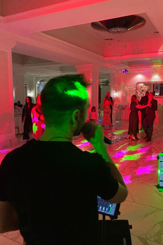 Formația VEXUS la nuntă în Vișeu de Sus - Formatii nunta Cluj - Cover Band Cluj - Formatii nunta Maramures- Formatii Viseu - Formatii nunta Viseu - VEXUS.ro